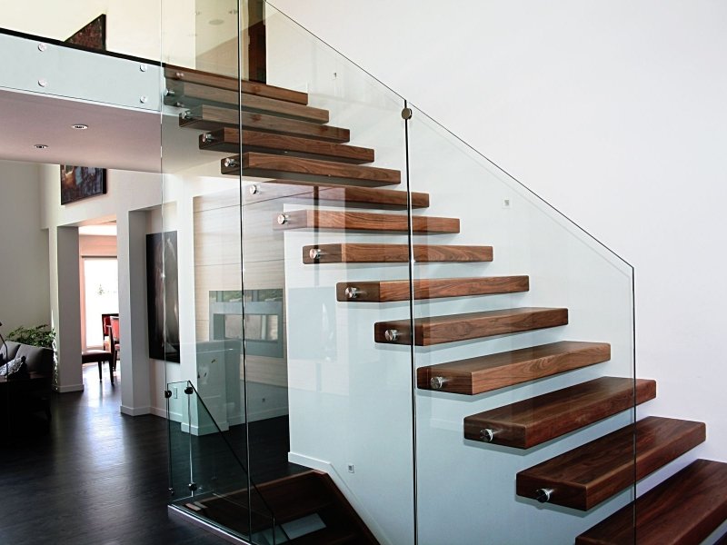 Floating Staircases with Invisible Railings
